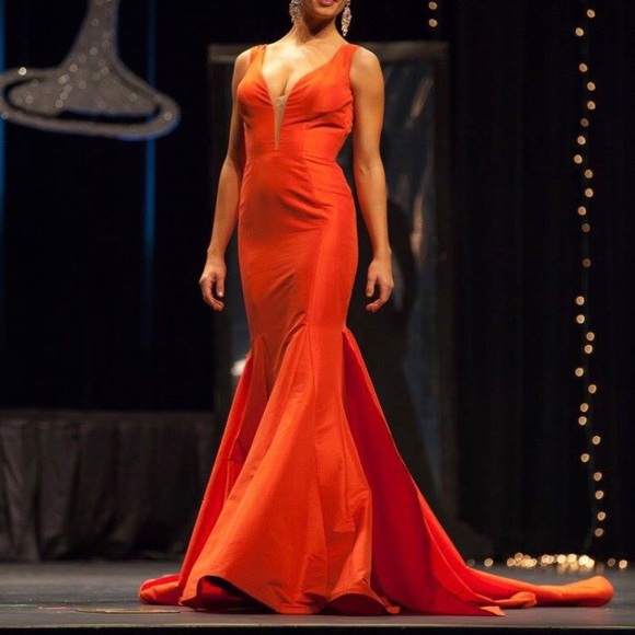 Jovani Evening Gown. Size 0 - Picture 2 of 4